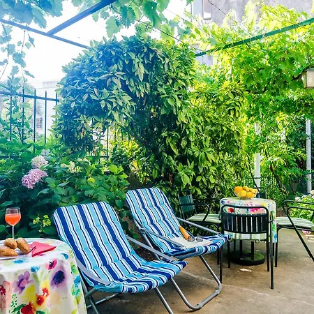 Tranquilo Garden Daire